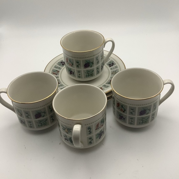 Set of Four Royal Doulton England Tapestry Cups and Saucers - Picture 2 of 11